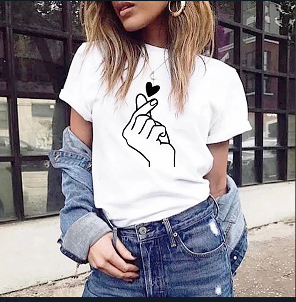 Tshirt Mão Coração Biscolayca FF-TSH-005 *Pacote: R$ 12 *Atacado: R$ 15