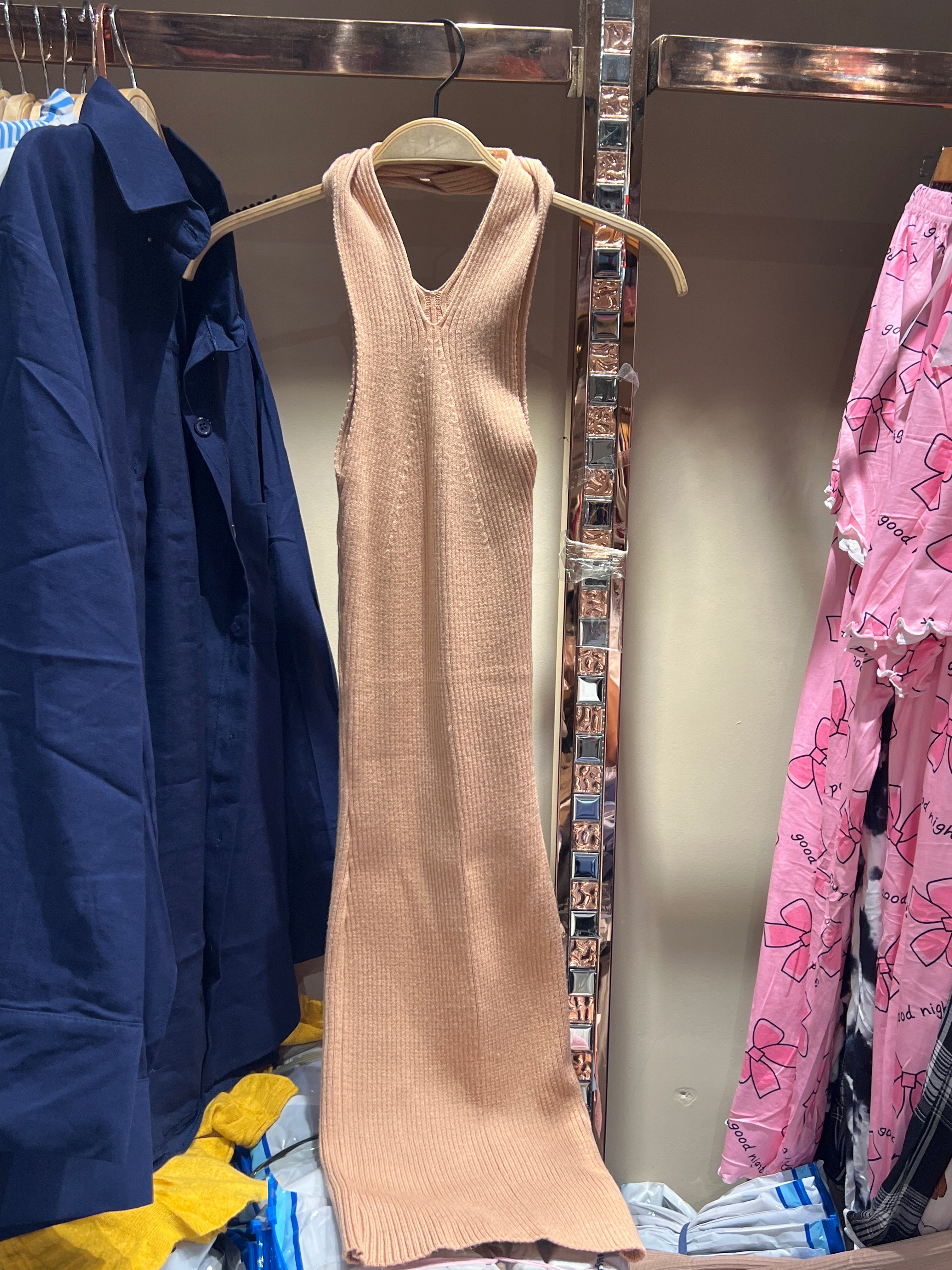 Limpa estoque amostra-Vestido de Tricô,cor Bege,tamanho único-R$40,00